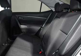 Подержанный автомобиль Toyota Corolla Sedan 2014 года (12 фото)