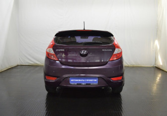 Подержанный автомобиль Hyundai Solaris Hatchback 2011 года (6 фото)