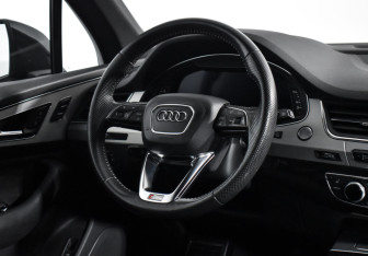 Подержанный автомобиль Audi Q7 2019 года (17 фото)