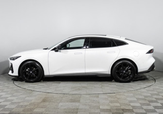 Подержанный автомобиль Changan UNI-V 2023 года (8 фото)