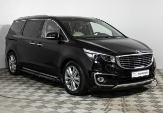 Подержанный автомобиль Kia Carnival 2017 года (3 фото)