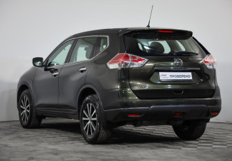 Подержанный автомобиль Nissan X-Trail 2016 года (7 фото)