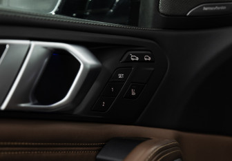 Подержанный автомобиль BMW X6 2021 года (26 фото)