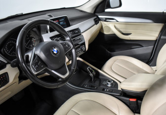Подержанный автомобиль BMW X1 2017 года (9 фото)
