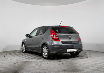 Подержанный автомобиль Hyundai i30 Hatchback 2011 года (7 фото)