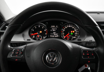 Подержанный автомобиль Volkswagen Passat Sedan 2011 года (18 фото)
