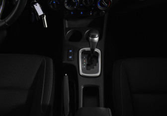 Подержанный автомобиль Toyota Hilux 2015 года (18 фото)