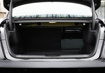 Подержанный автомобиль Hongqi H5 2024 года (36 фото)