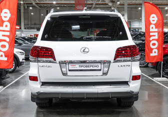 Подержанный автомобиль Lexus LX 2013 года (9 фото)