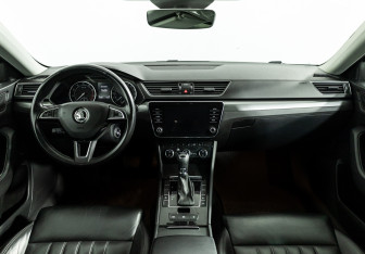 Подержанный автомобиль Skoda Superb Liftback 2018 года (13 фото)