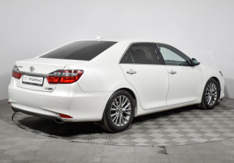 Подержанный автомобиль Toyota Camry Sedan 2017 года (5 фото)