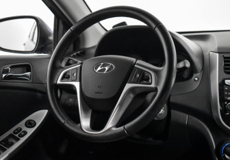 Подержанный автомобиль Hyundai Solaris Sedan 2011 года (15 фото)