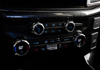 Подержанный автомобиль Ford F-150 2021 года (18 фото)