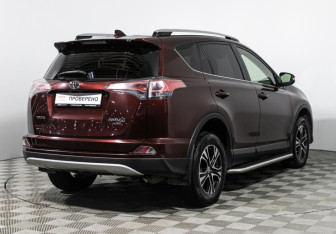 Подержанный автомобиль Toyota RAV4 2016 года (5 фото)