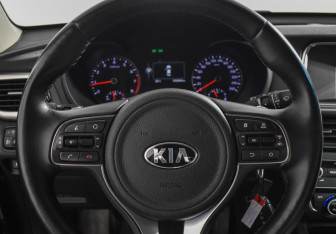 Подержанный автомобиль Kia Optima Sedan 2017 года (19 фото)