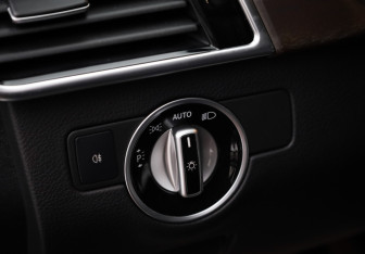 Подержанный автомобиль Mercedes-Benz GLE 2016 года (15 фото)