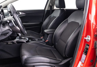 Подержанный автомобиль Kia Ceed Hatchback 2019 года (43 фото)
