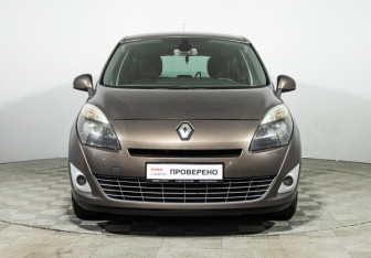 Подержанный автомобиль Renault Scenic 2011 года (2 фото)