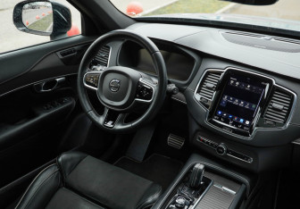 Подержанный автомобиль Volvo XC90 2019 года (10 фото)