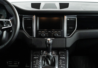 Подержанный автомобиль Porsche Macan 2015 года (14 фото)