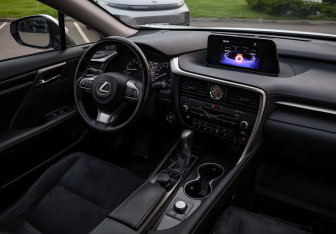 Подержанный автомобиль Lexus RX 2017 года (10 фото)