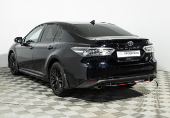 Подержанный автомобиль Toyota Camry Sedan 2022 года (7 фото)