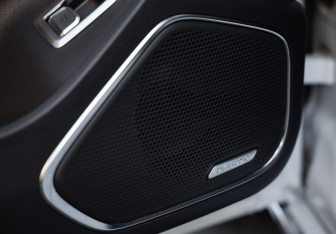 Подержанный автомобиль Hongqi H5 2023 года (27 фото)