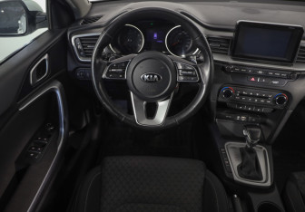 Подержанный автомобиль Kia Ceed Wagon 2019 года (10 фото)