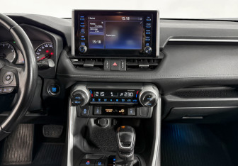 Подержанный автомобиль Toyota RAV4 2021 года (16 фото)