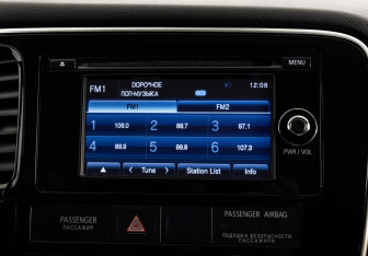Подержанный автомобиль Mitsubishi Outlander 2014 года (15 фото)