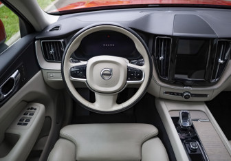 Подержанный автомобиль Volvo XC60 2021 года (11 фото)