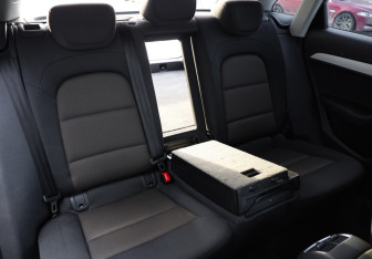 Подержанный автомобиль Audi Q3 2012 года (24 фото)