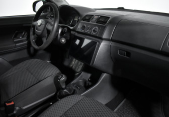 Подержанный автомобиль Skoda Fabia Hatchback 2010 года (13 фото)