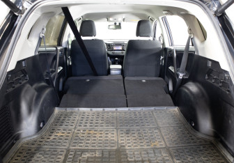 Подержанный автомобиль Toyota RAV4 2016 года (16 фото)