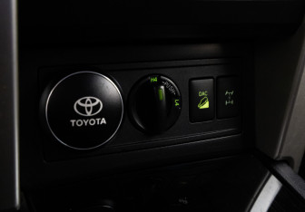 Подержанный автомобиль Toyota Land Cruiser Prado 2013 года (18 фото)