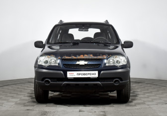 Подержанный автомобиль Chevrolet Niva 2011 года (2 фото)