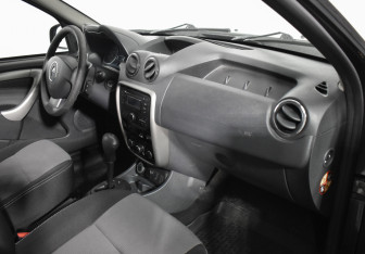 Подержанный автомобиль Renault Duster 2014 года (12 фото)