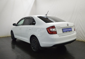 Подержанный автомобиль Skoda Rapid Liftback 2017 года (7 фото)