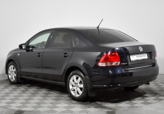Подержанный автомобиль Volkswagen Polo Sedan 2013 года (7 фото)