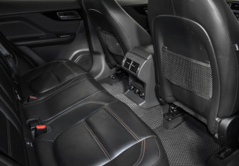 Подержанный автомобиль Jaguar F-Pace 2017 года (14 фото)