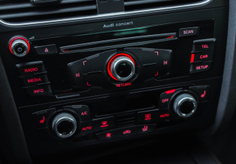 Подержанный автомобиль Audi A4 Sedan 2015 года (14 фото)