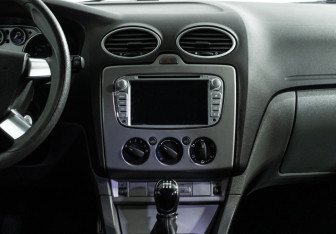 Подержанный автомобиль Ford Focus Hatchback 2011 года (14 фото)