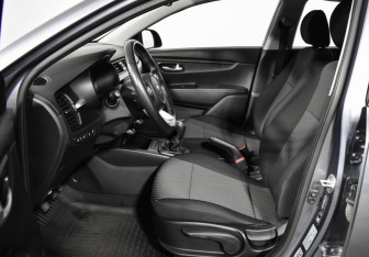 Подержанный автомобиль Kia Rio Hatchback 2020 года (10 фото)