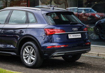 Подержанный автомобиль Audi Q5 2021 года (11 фото)