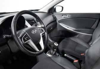 Подержанный автомобиль Hyundai Solaris Hatchback 2012 года (9 фото)