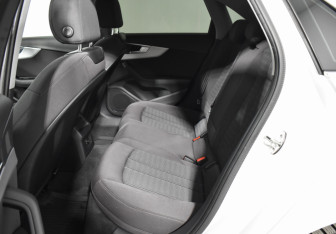 Подержанный автомобиль Audi A4 Sedan 2016 года (11 фото)