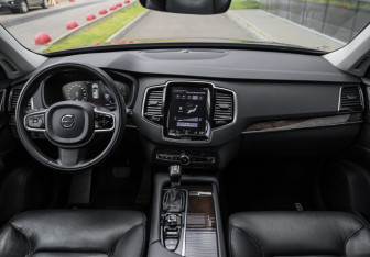 Подержанный автомобиль Volvo XC90 2016 года (13 фото)
