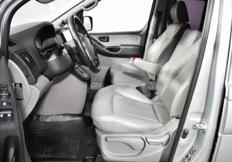 Подержанный автомобиль Hyundai Grand Starex 2017 года (10 фото)