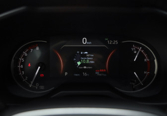 Подержанный автомобиль Toyota RAV4 2022 года (17 фото)