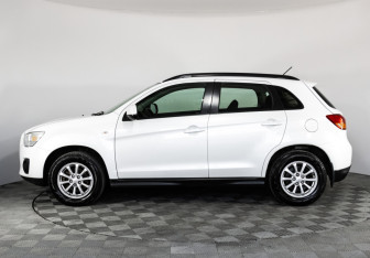 Подержанный автомобиль Mitsubishi ASX 2013 года (8 фото)
